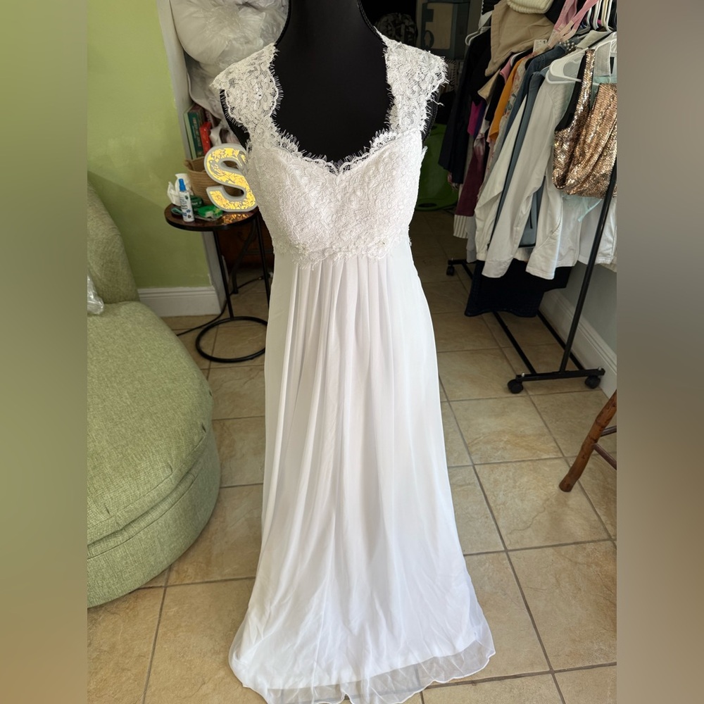 Elegant White Lace Wedding Dress